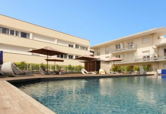 Studio with parking and pool