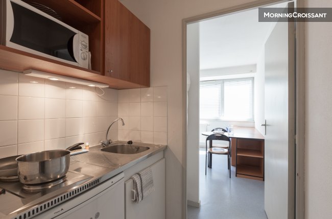 Functional studio ideally located