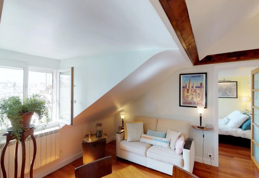 1 BDR spacious under the roofs 11e
