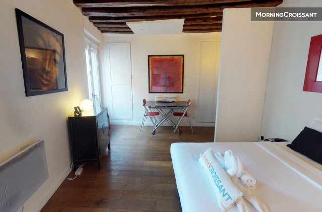 Beautiful studio in the Marais