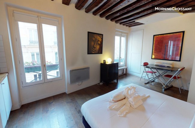 Beautiful studio in the Marais