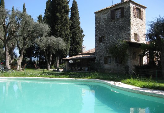 Stone farmhouse with sea view