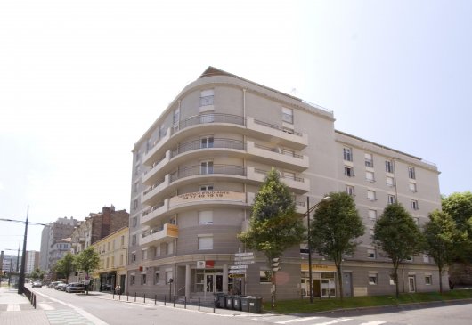 Apartment ideally placed