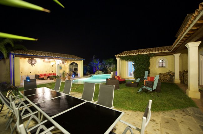 Villa 6 rooms, pool, beach