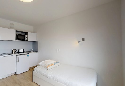 21 sqm near RER C station - Student