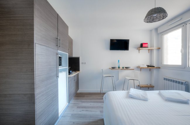 Charming modern and bright studio