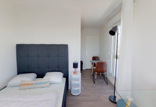Studio in service residence