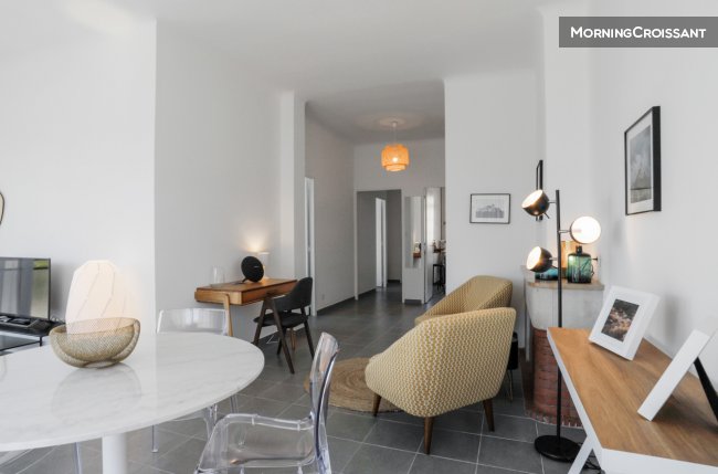 Sunny 3-room flat near the Old Port