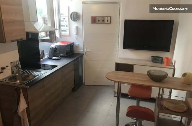 Very quiet studio close to centre