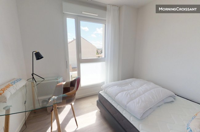 Furnished studio in residence