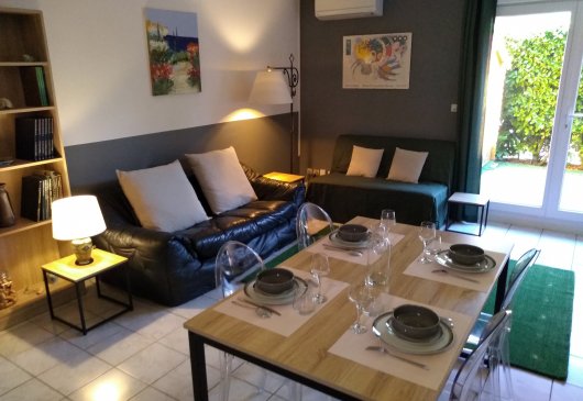 Near Airbus: Large 1 BR - garden