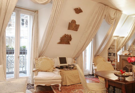 Studio with balcony in le Marais