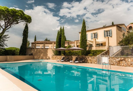 Spacious 2 BR apartment Grimaud