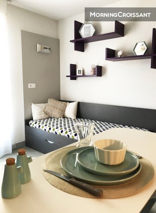 Modern furnished-equipped studio