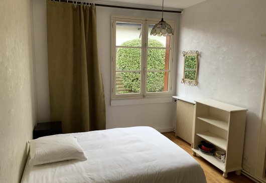 Private room near tramway and bus