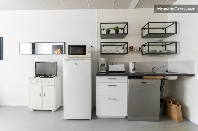Studio ideally placed station Tours