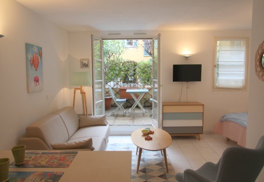 large studio Vieux Nice, terrace