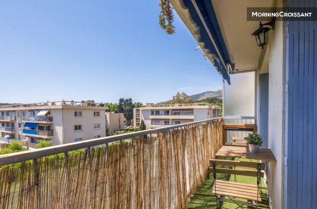 Bright 3 room apartment with balcon