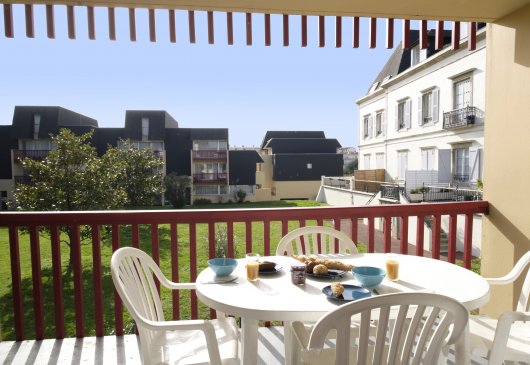 Large 3 room double terrace