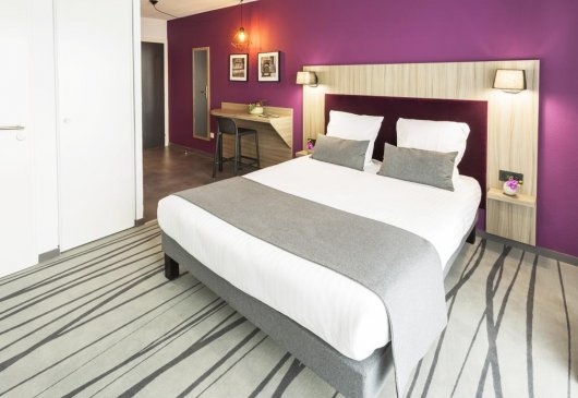 Furnished and equipped studio