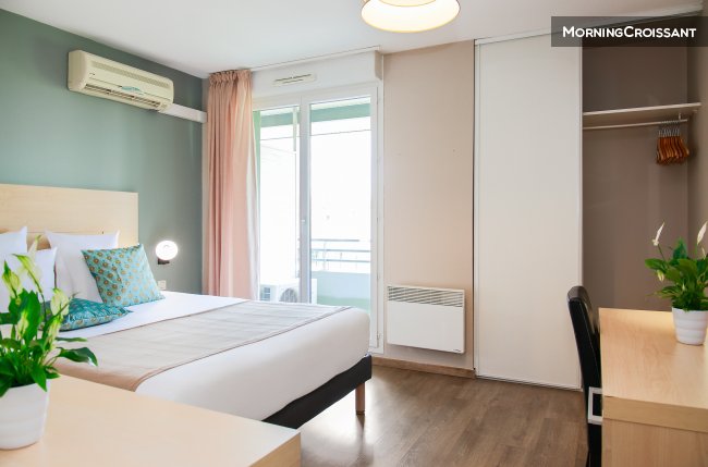 Beautiful studio with hotel service