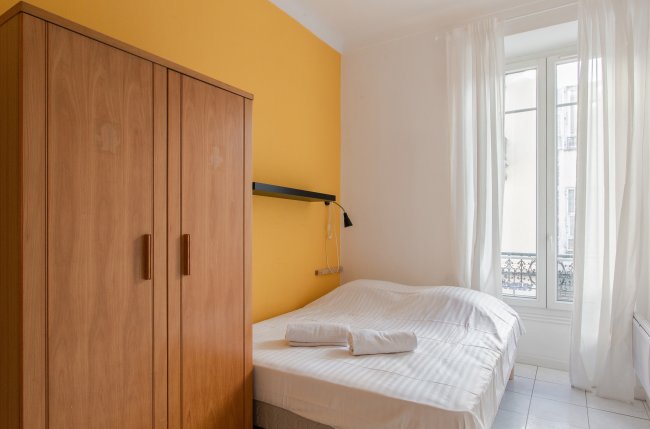 Large bright 2BR flat heart of Nice