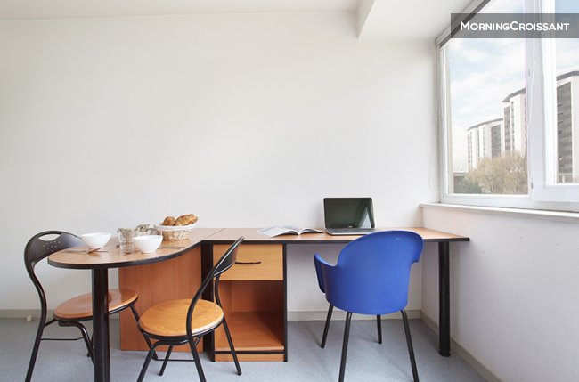 Functional studio ideally located