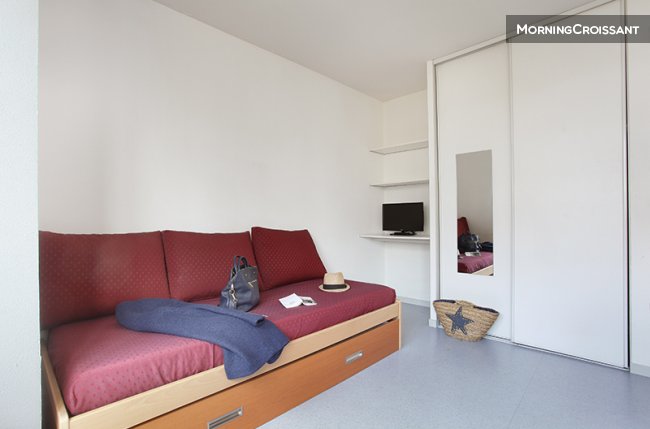 Functional studio ideally located