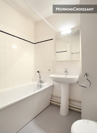Functional studio ideally located