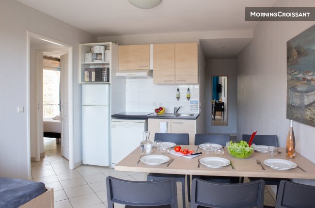 1BR apt for 4 people with pool