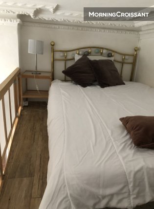 Equipped studio near train station