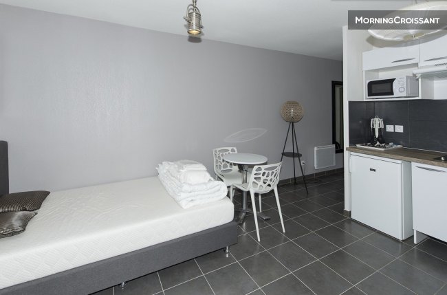 1BR in residence