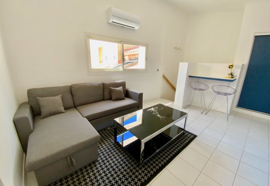 Air-conditioned 1 bedroom flat!