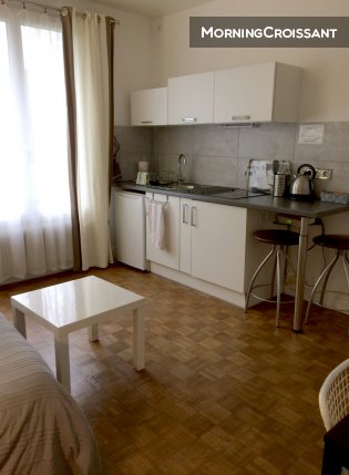 Furnished studio in nice residence