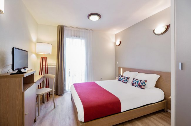 Beautiful studio w/ hotel services