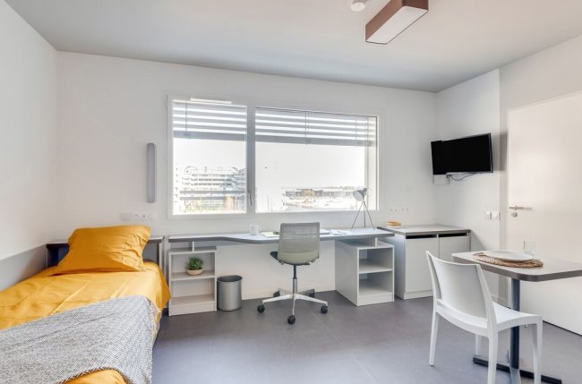 Furnished studio