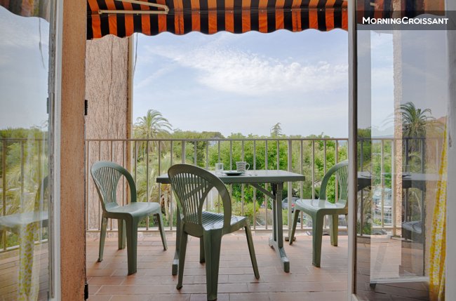 Studio with balcony and sea view