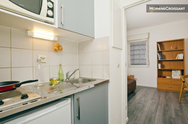 Furnished studio in residence