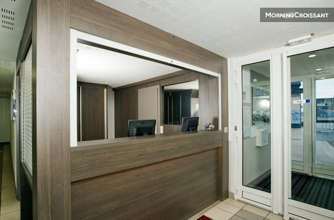 Furnished studio in residence