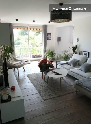 1 room available in Beautiful flat