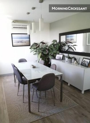 1 room available in Beautiful flat