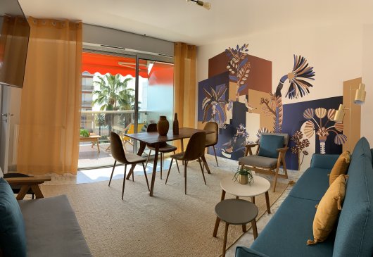 Large terrace 50m from the sea
