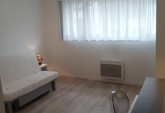 Fully equipped and furnished flat