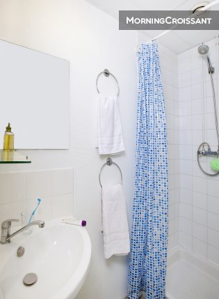 Furnished and equipped studio