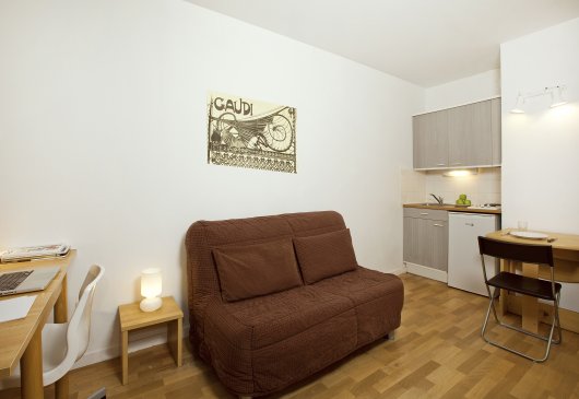 Furnished and equipped studio