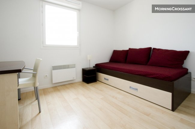 Idealy located studio in Clamart