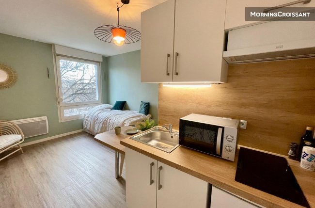 New studio, 10 minutes from centre