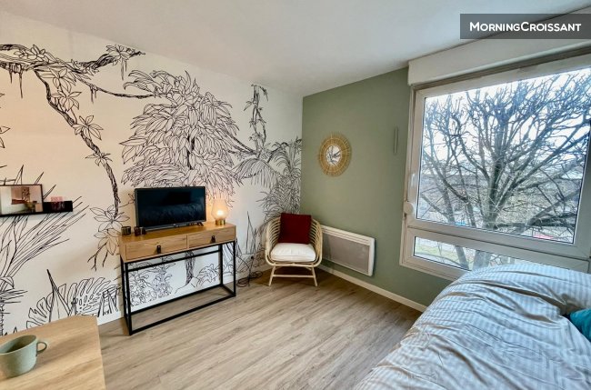 New studio, 10 minutes from centre
