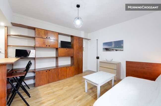 Furnished studio near the metro