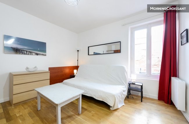 Furnished studio near the metro